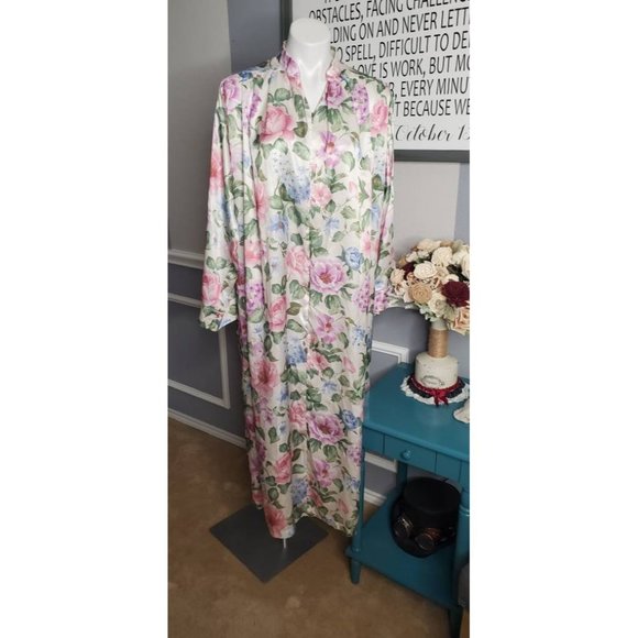 Vintage Nighty/ Housecoat - Picture 7 of 8